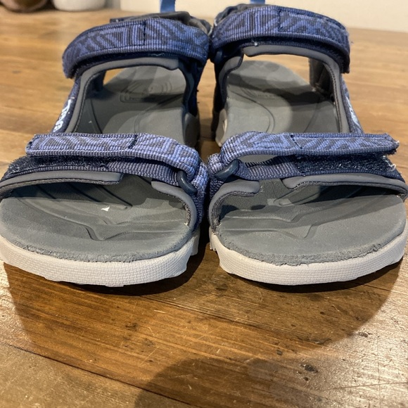Teva 
Tanza Sandals - Kids'  in color: Griffith Total eclipse - Picture 5 of 9